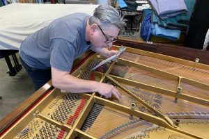 Franco evaluation a Steinway and Sons grand piano for a restoration