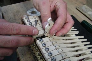 Piano hammershanks optimized when restoring pianos